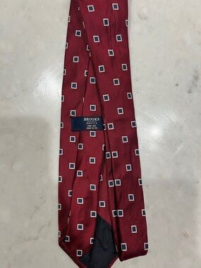 Brooks Brothers Men's Red Tie with Navy & White Squares
